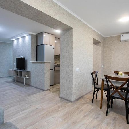 Ninia'S Apartment Kutaisi Dış mekan fotoğraf