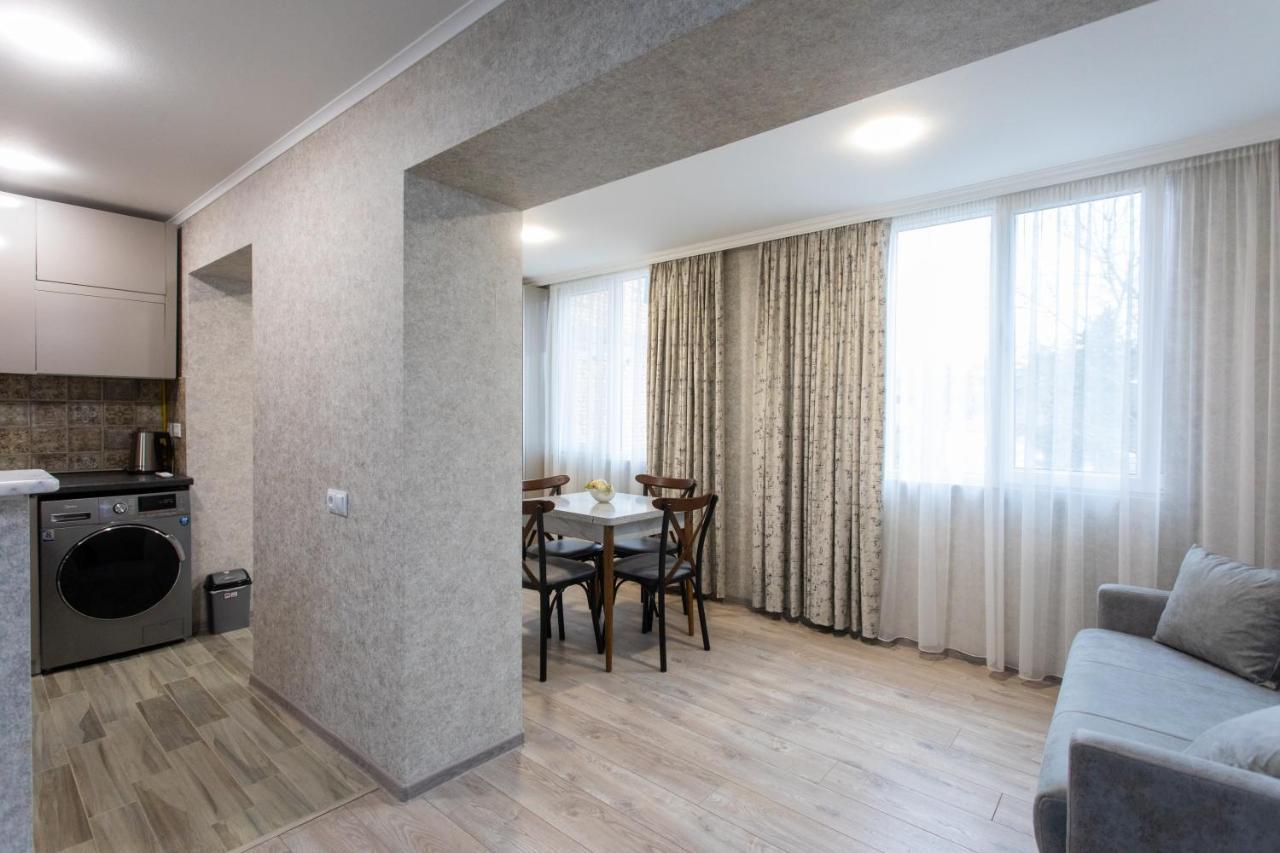 Ninia'S Apartment Kutaisi Dış mekan fotoğraf