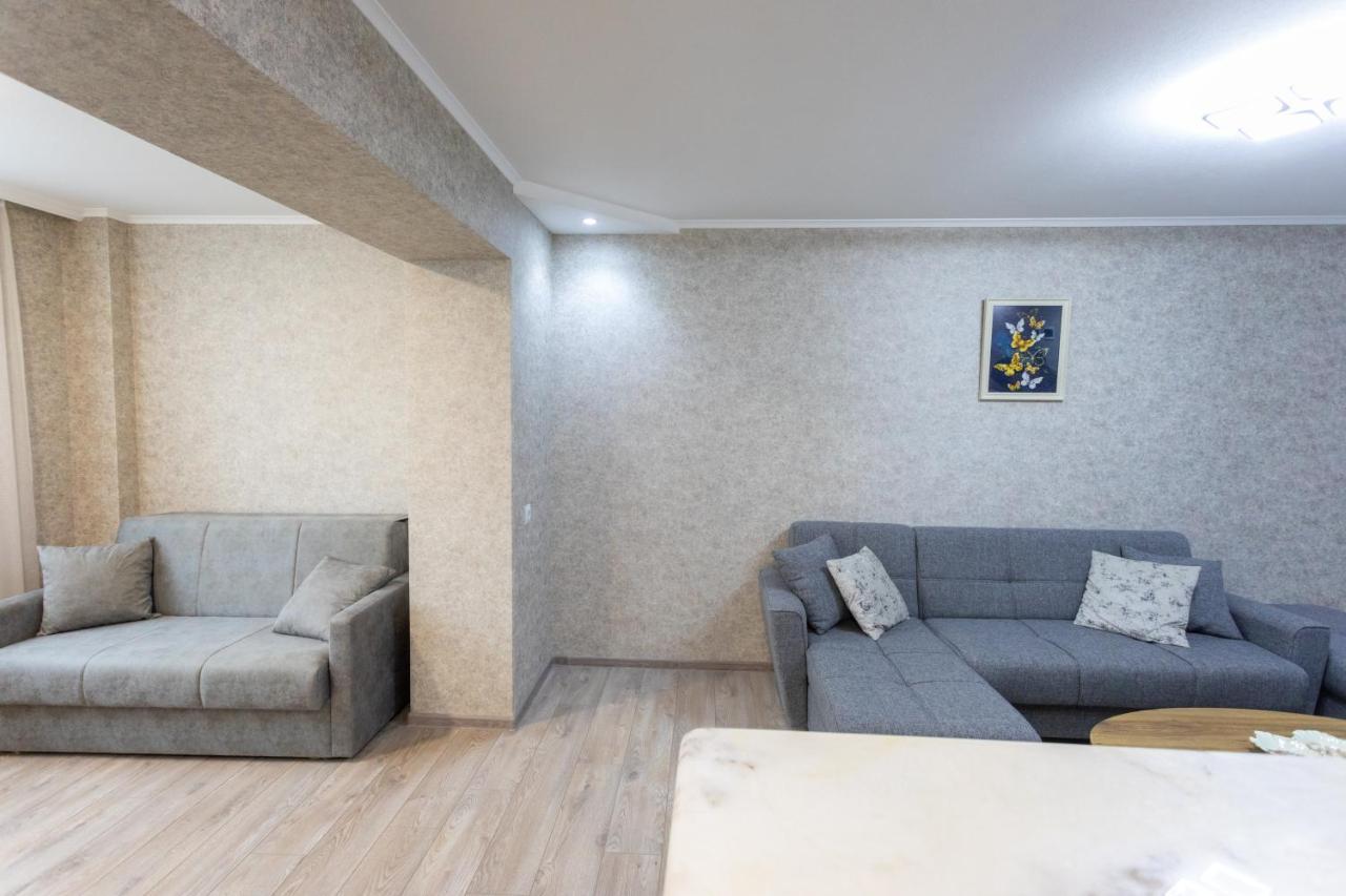 Ninia'S Apartment Kutaisi Dış mekan fotoğraf
