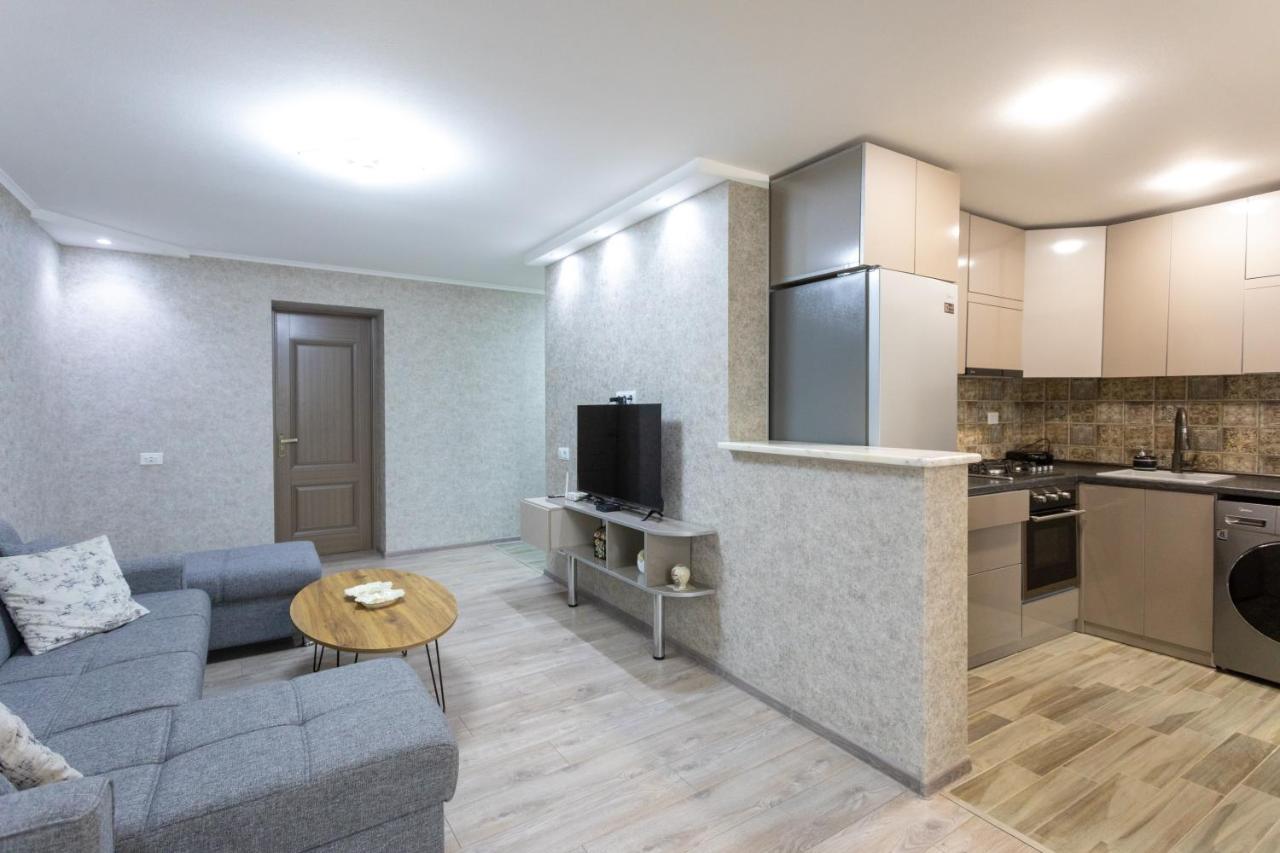 Ninia'S Apartment Kutaisi Dış mekan fotoğraf