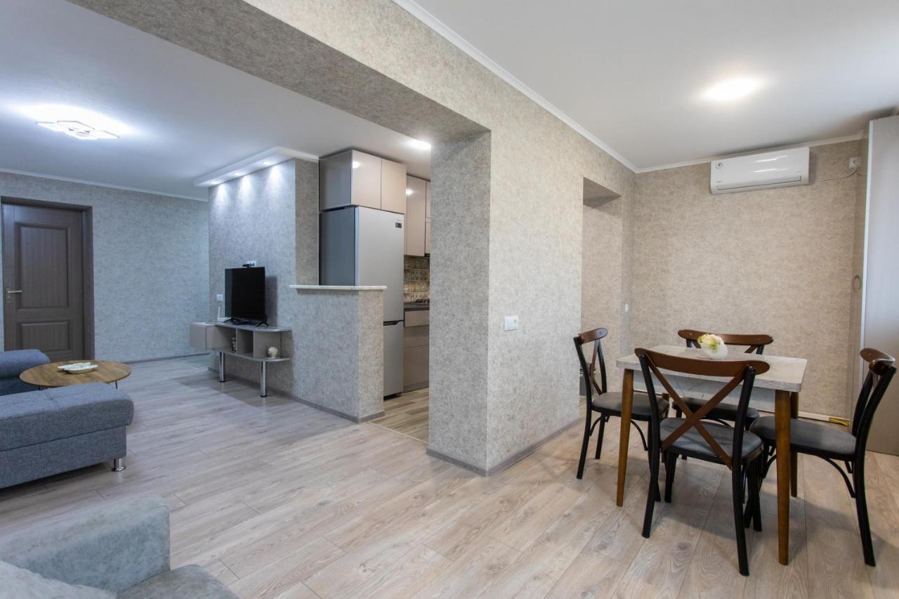 Ninia'S Apartment Kutaisi Dış mekan fotoğraf
