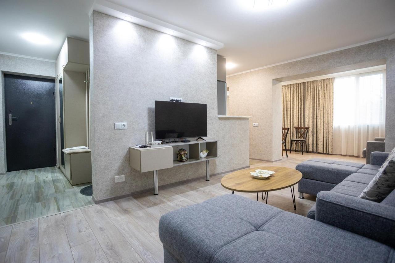 Ninia'S Apartment Kutaisi Dış mekan fotoğraf