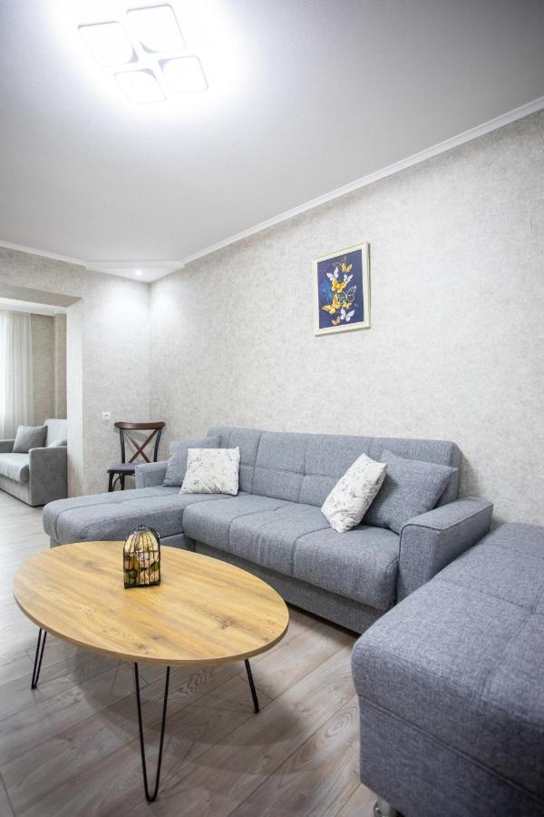Ninia'S Apartment Kutaisi Dış mekan fotoğraf